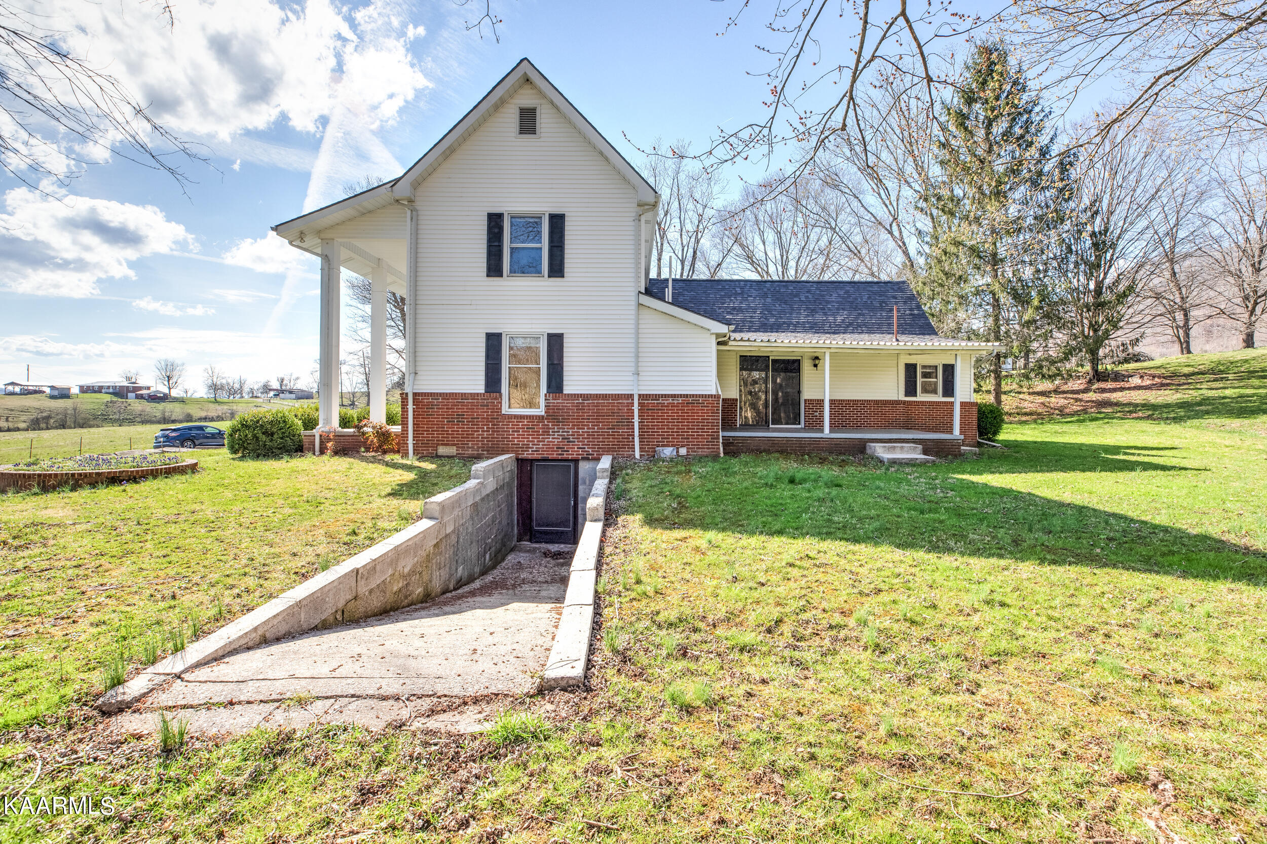 487 Rogers Road Speedwell, TN 37870 - Photo 5 of 33 487 Hope Wells Ln-9