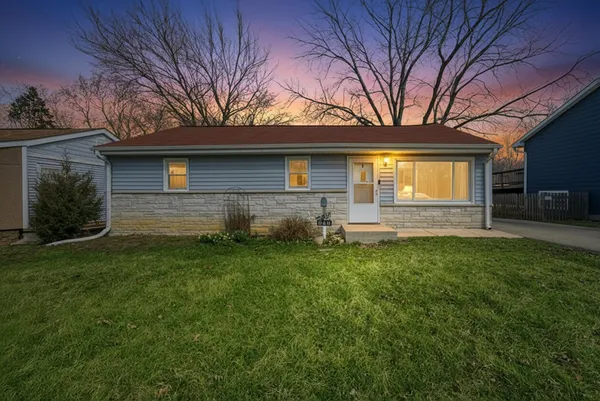 $255,000 | 349 Woodland Drive, Grayslake, IL 60030