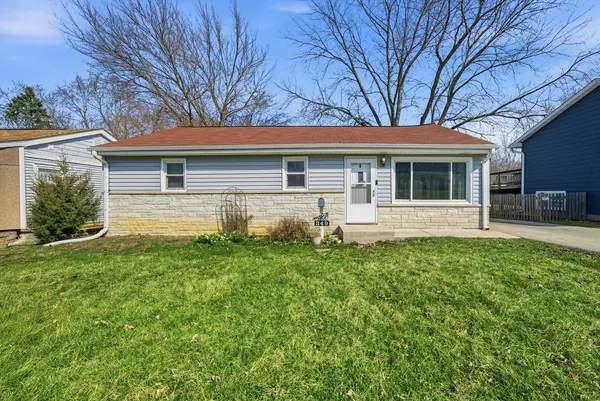 $255,000 | 349 Woodland Drive, Grayslake, IL 60030