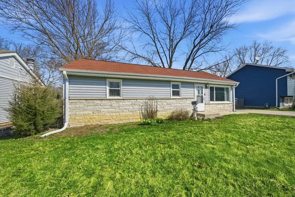 $255,000 | 349 Woodland Drive, Grayslake, IL 60030