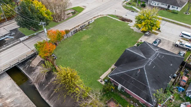 $325,000 | 9402 Derrik Drive, Houston, TX 77080