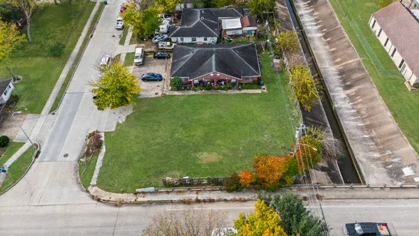 an aerial view of a house having yard