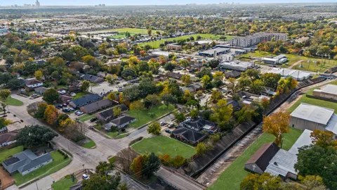 $325,000 | 9402 Derrik Drive, Houston, TX 77080