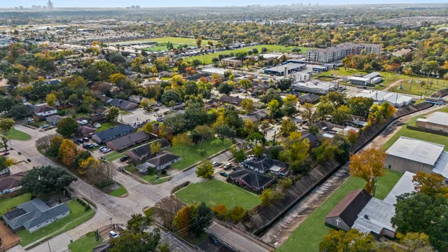 $325,000 | 9402 Derrik Drive, Houston, TX 77080