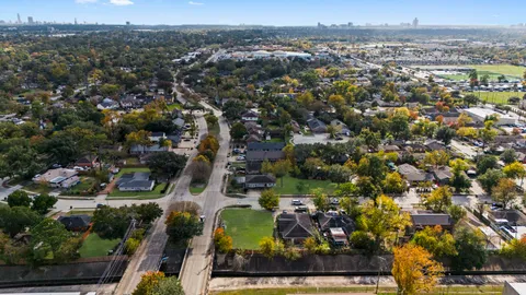 $325,000 | 9402 Derrik Drive, Houston, TX 77080