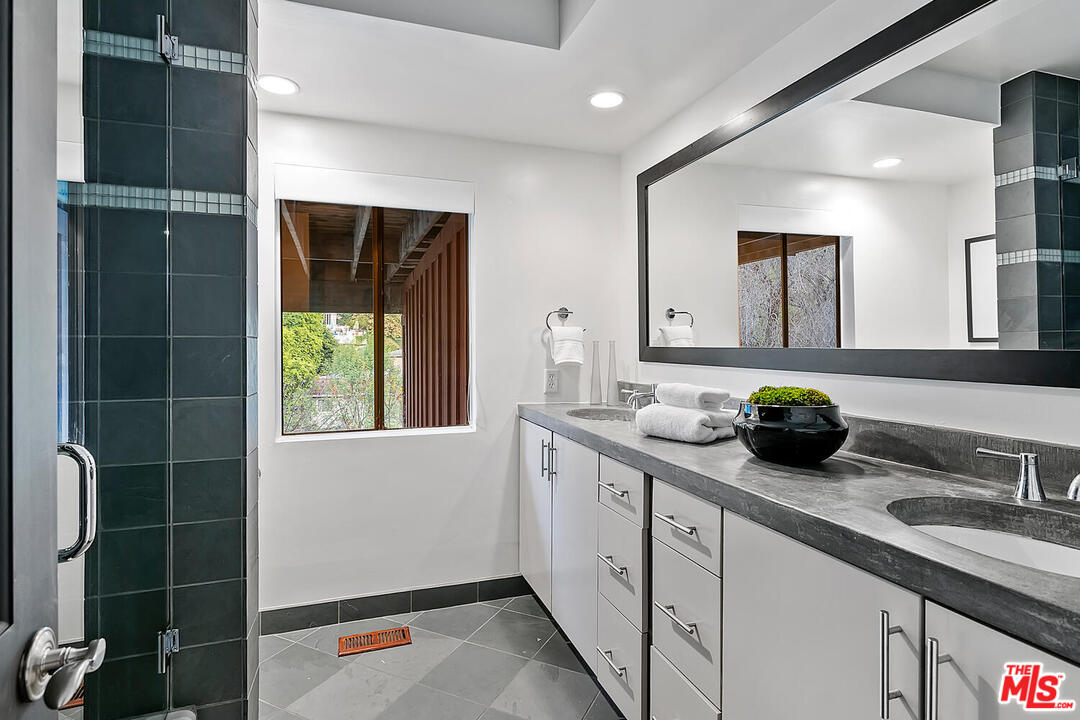 3612 Lowry Road Los Angeles, CA 90027 - Photo 19 of 20 Gallery Image 19
