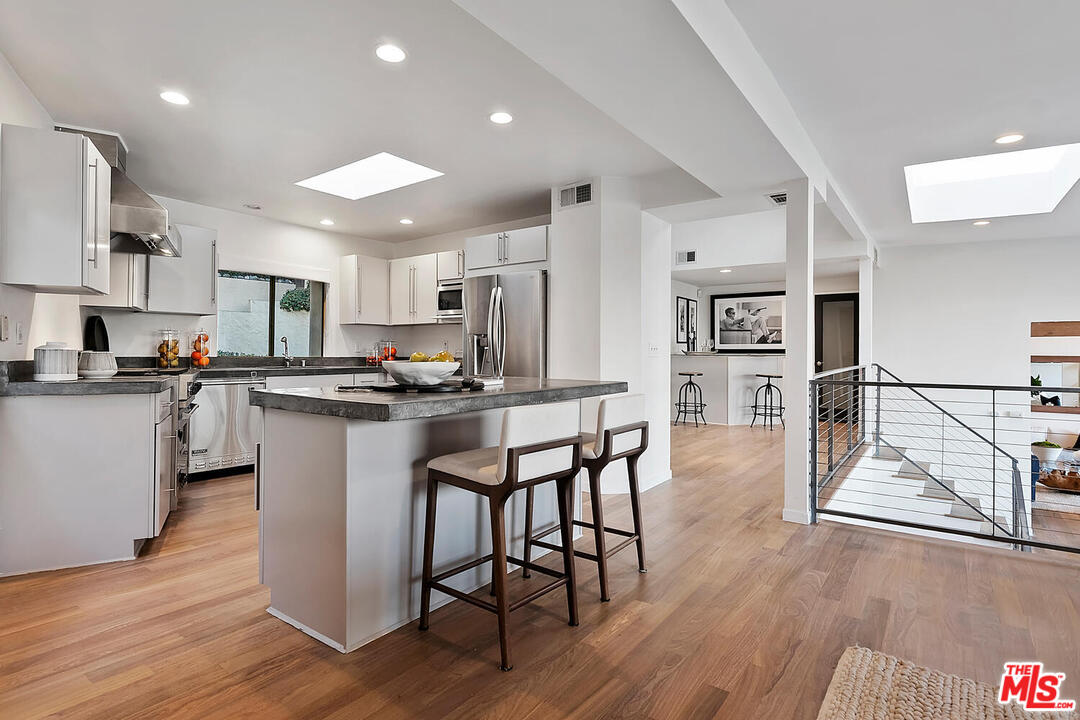 3612 Lowry Road Los Angeles, CA 90027 - Photo 4 of 20 Gallery Image 4