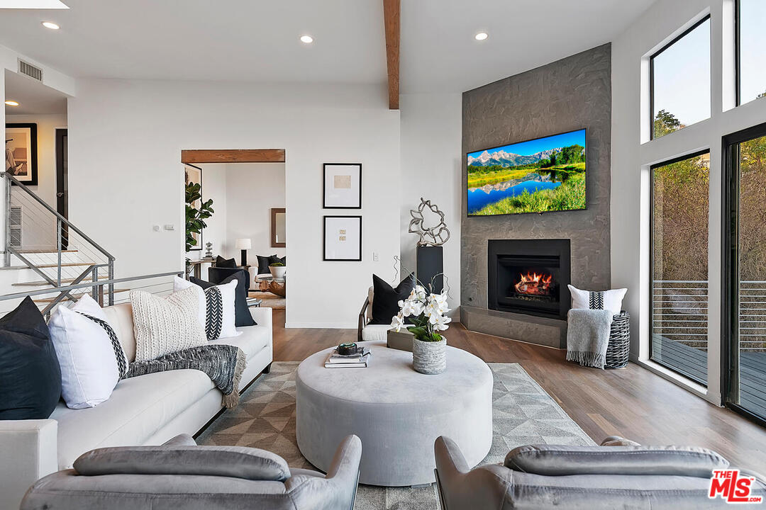 3612 Lowry Road Los Angeles, CA 90027 - Photo 8 of 20 Gallery Image 8