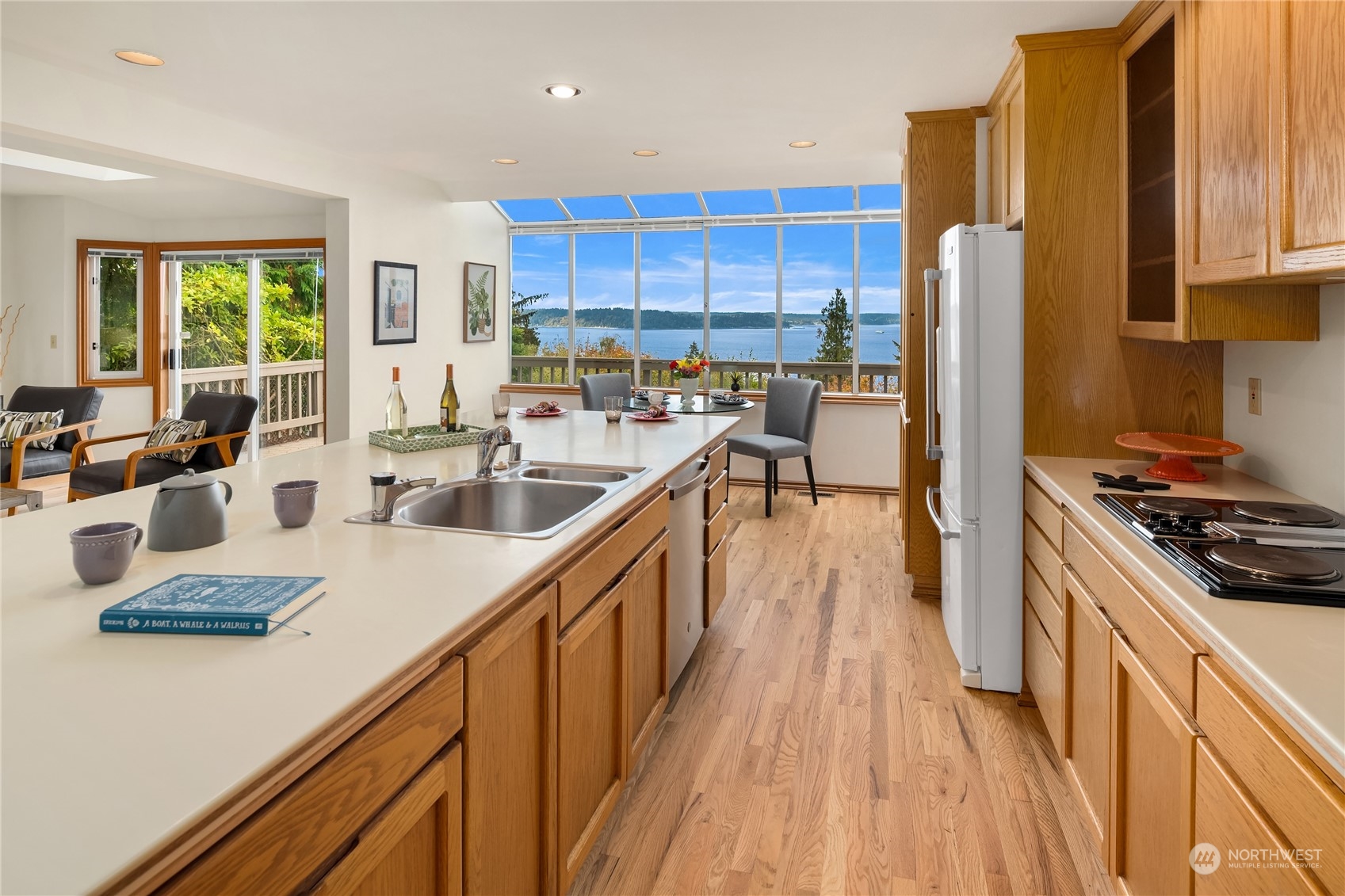 9727 45th Avenue Southwest Seattle, WA 98136 - Photo 14 of 39 Gallery Image 14