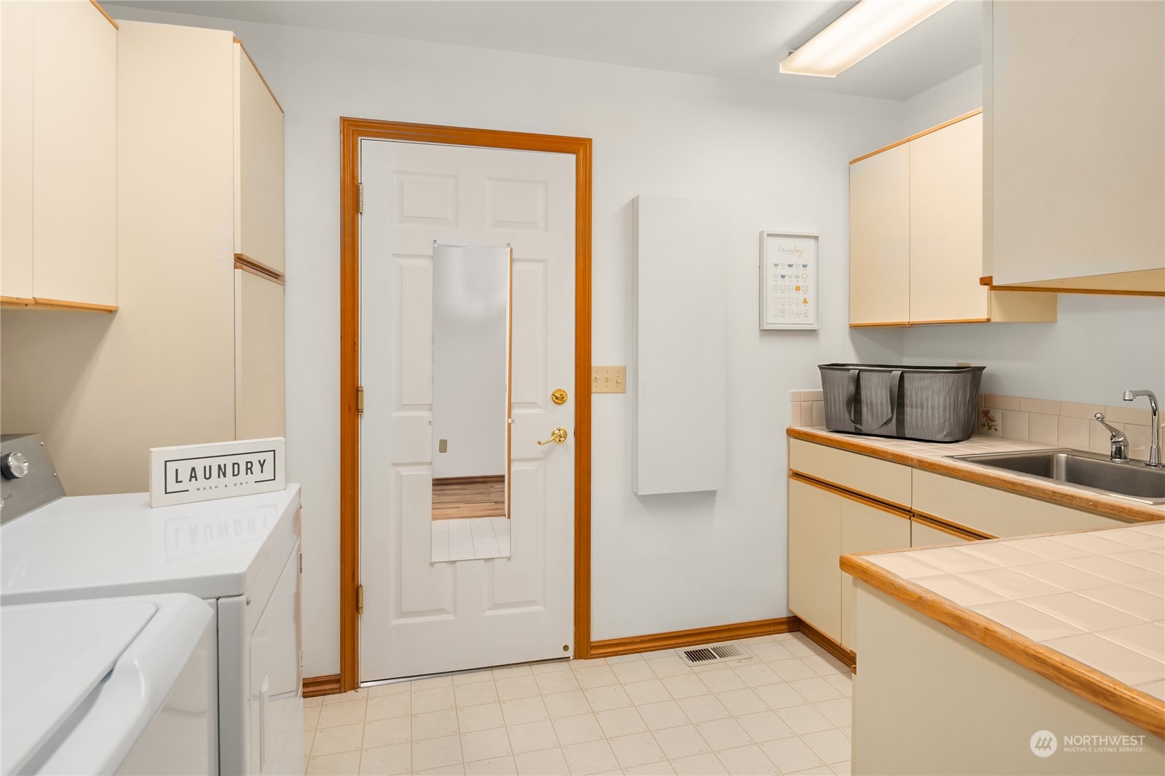 9727 45th Avenue Southwest Seattle, WA 98136 - Photo 34 of 39 Gallery Image 34
