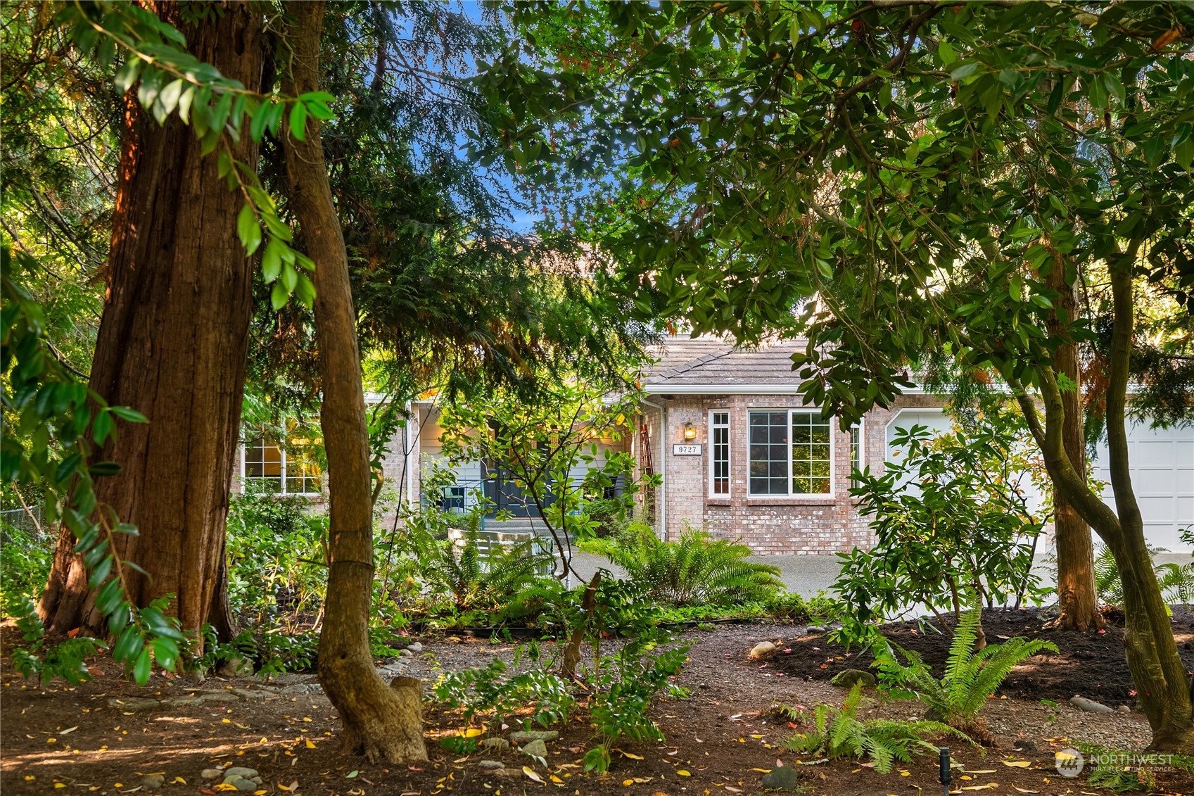 9727 45th Avenue Southwest Seattle, WA 98136 - Photo 5 of 39 Gallery Image 5
