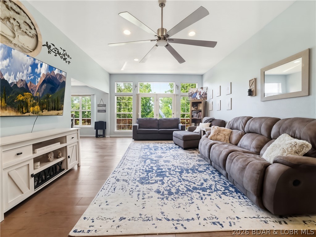 1589 Ridgeview Terrace Osage Beach, MO 65065 - Photo 4 of 60 Living Room