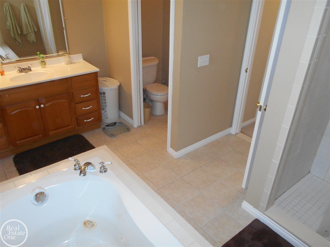 8765 Bartel Road Columbus, MI 48063 - Photo 16 of 31