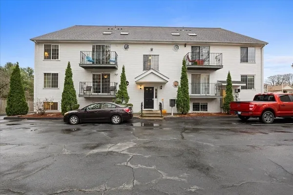 $349,900 | 155 Hamilton Street, Unit 3, Worcester, MA 01604