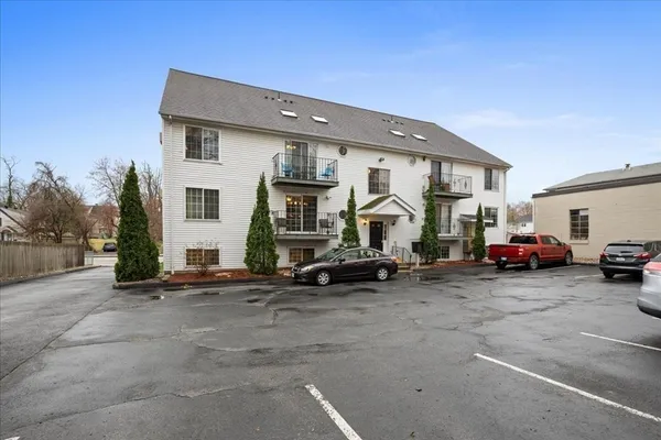 $349,900 | 155 Hamilton Street, Unit 3, Worcester, MA 01604