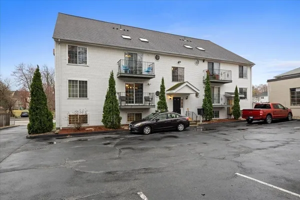 $349,900 | 155 Hamilton Street, Unit 3, Worcester, MA 01604