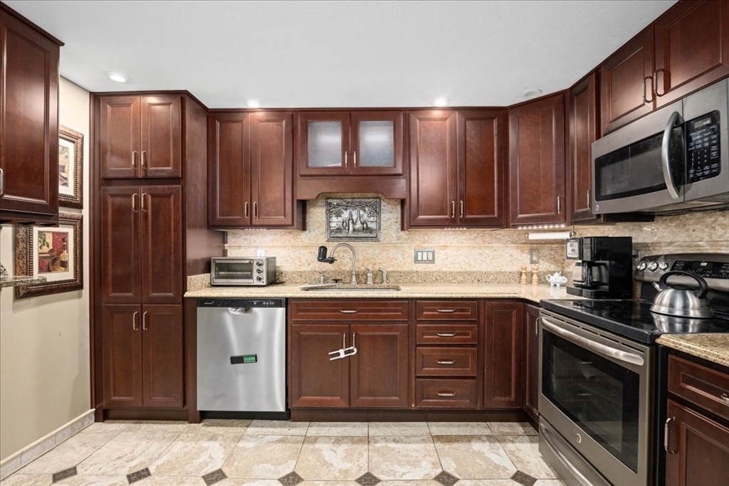 155 Hamilton Street, Unit 3 Worcester, MA 01604 - Photo 4 of 34