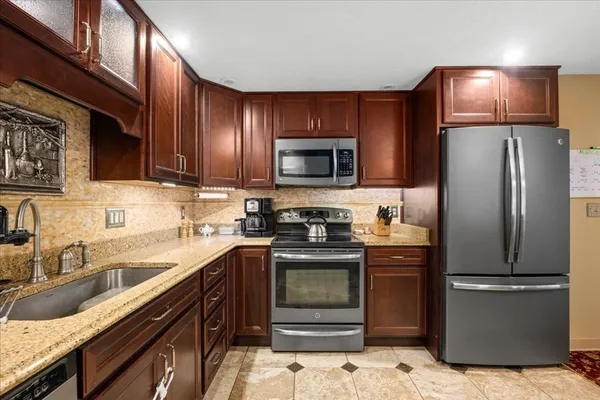 $349,900 | 155 Hamilton Street, Unit 3, Worcester, MA 01604