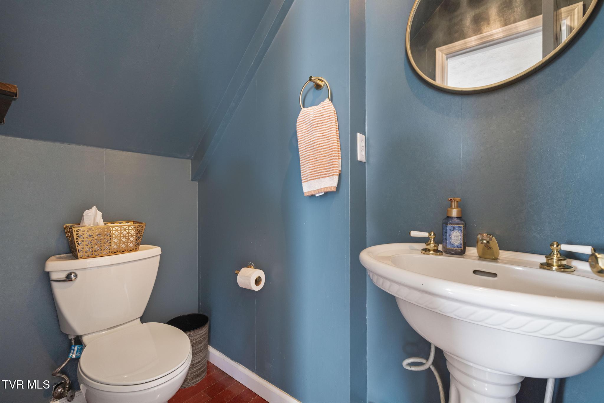 160 Deerchase Lane Chuckey, TN 37641 - Photo 15 of 61 Half bathroom