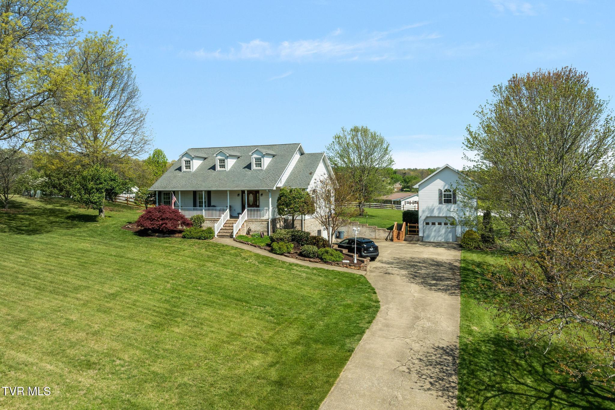 160 Deerchase Lane Chuckey, TN 37641 - Photo 5 of 61 Home with detached garage