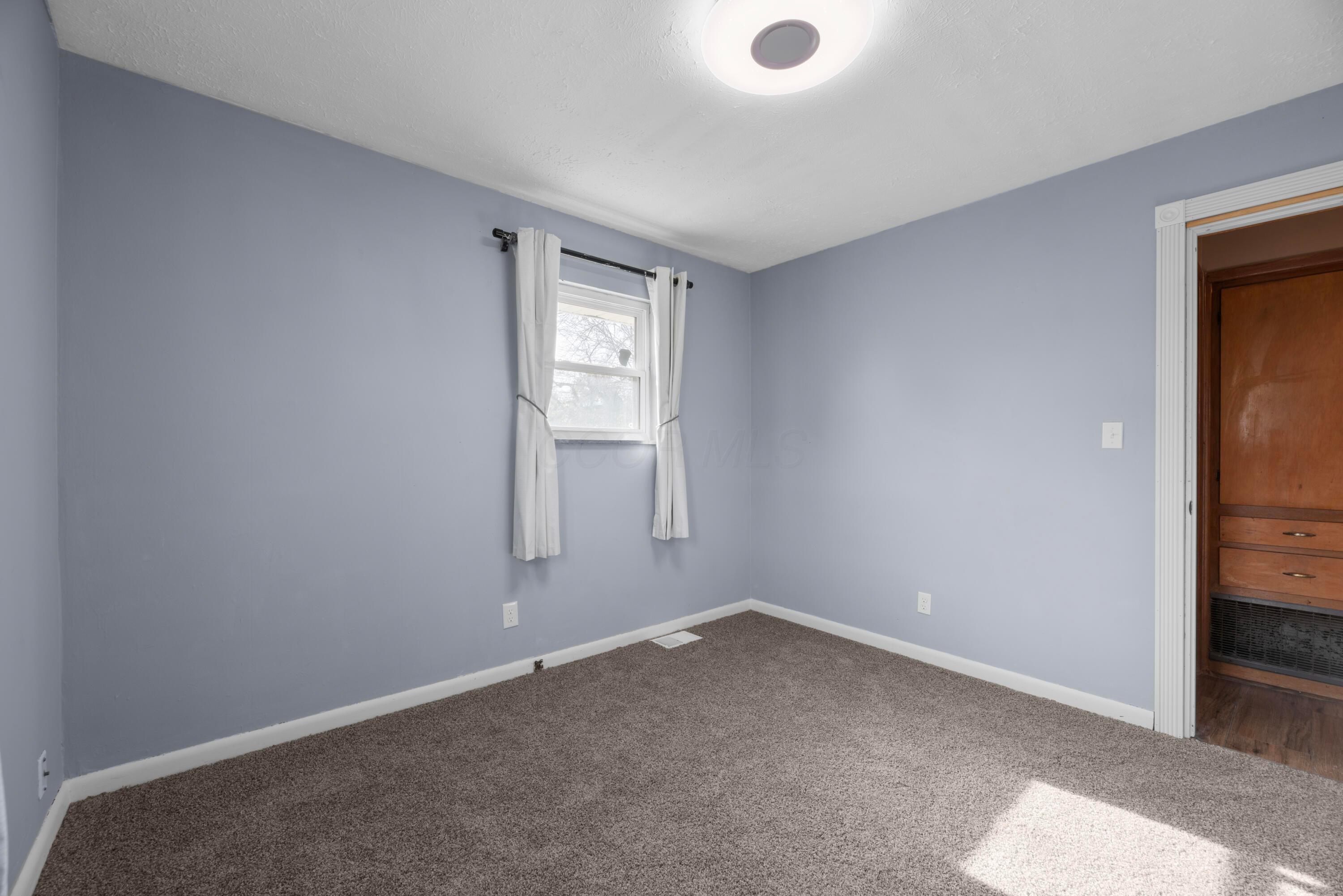 3251 Eakin Road Columbus, OH 43204 - Photo 24 of 37 MAR_8741