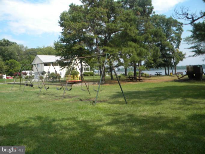 231 Sillery Bay Road Pasadena, MD 21122 - Photo 2 of 19 Community
