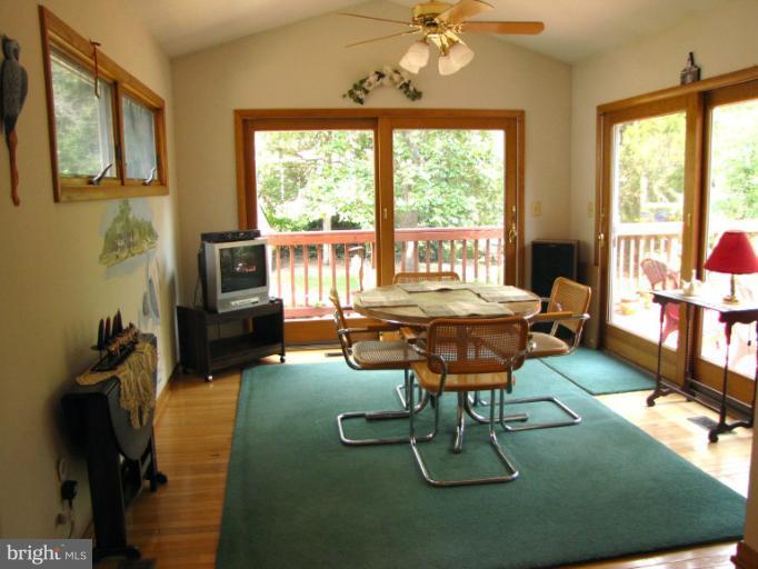 231 Sillery Bay Road Pasadena, MD 21122 - Photo 12 of 19 Family Room