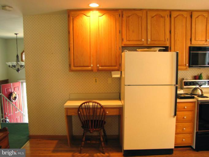 231 Sillery Bay Road Pasadena, MD 21122 - Photo 17 of 19 Kitchen