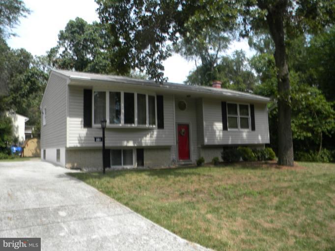 231 Sillery Bay Road Pasadena, MD 21122 - Photo 7 of 19 Exterior (Front)
