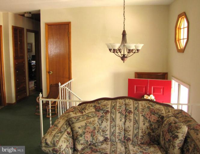 231 Sillery Bay Road Pasadena, MD 21122 - Photo 10 of 19 Living Room