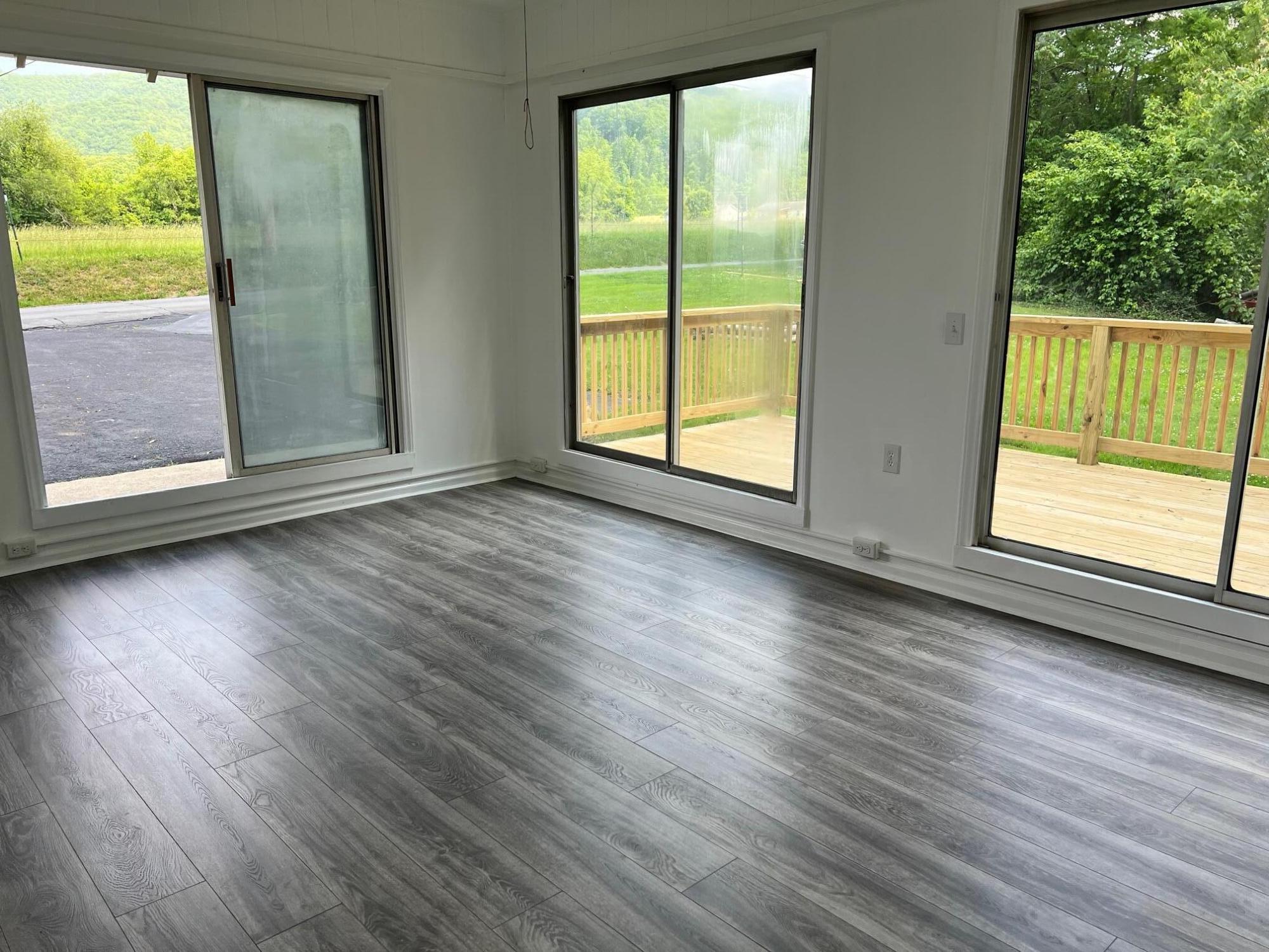 174 Hamilton Road Elizabethton, TN 37643 - Photo 14 of 31 Sunroom