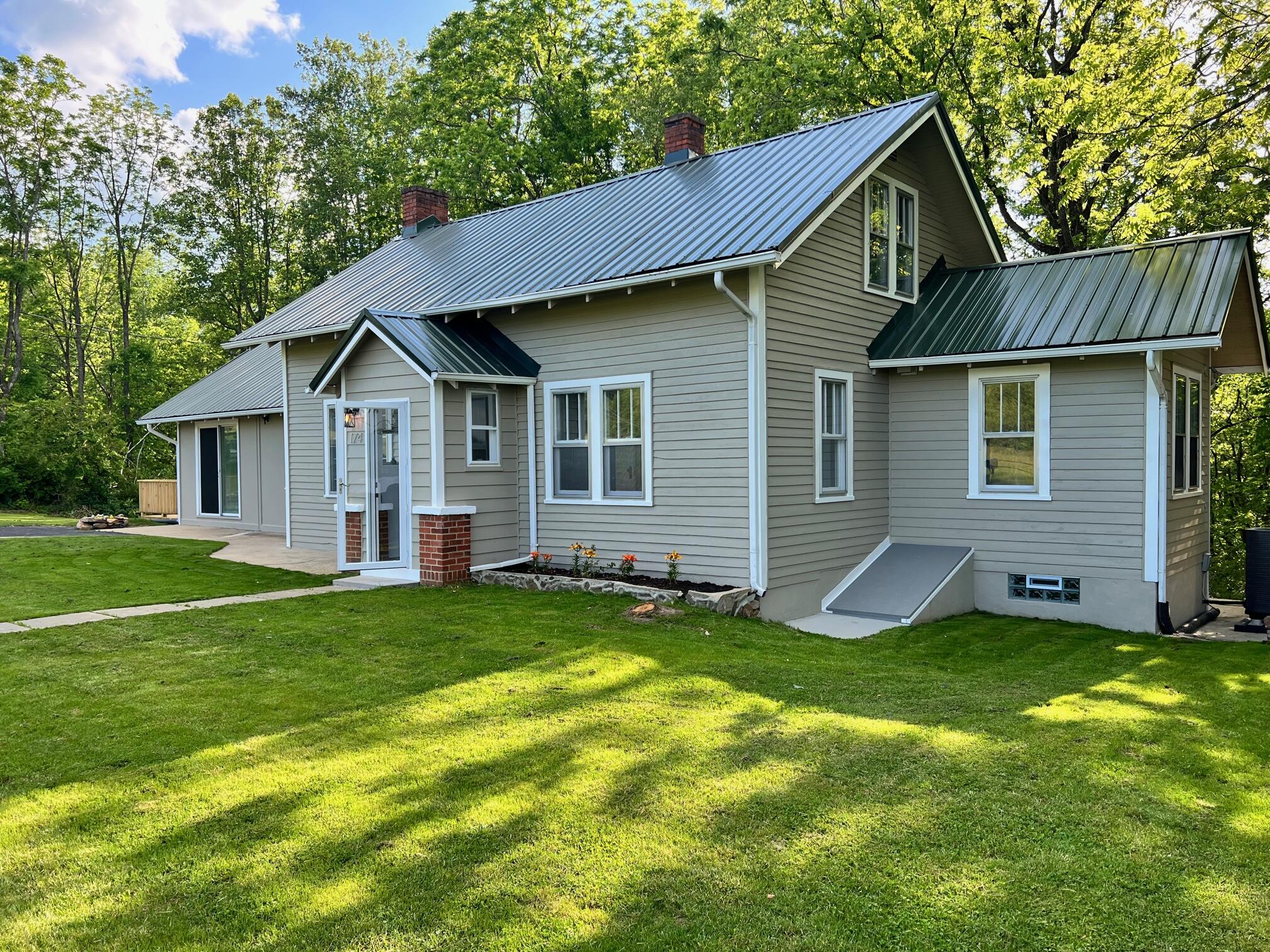 174 Hamilton Road Elizabethton, TN 37643 - Photo 2 of 31 Front2