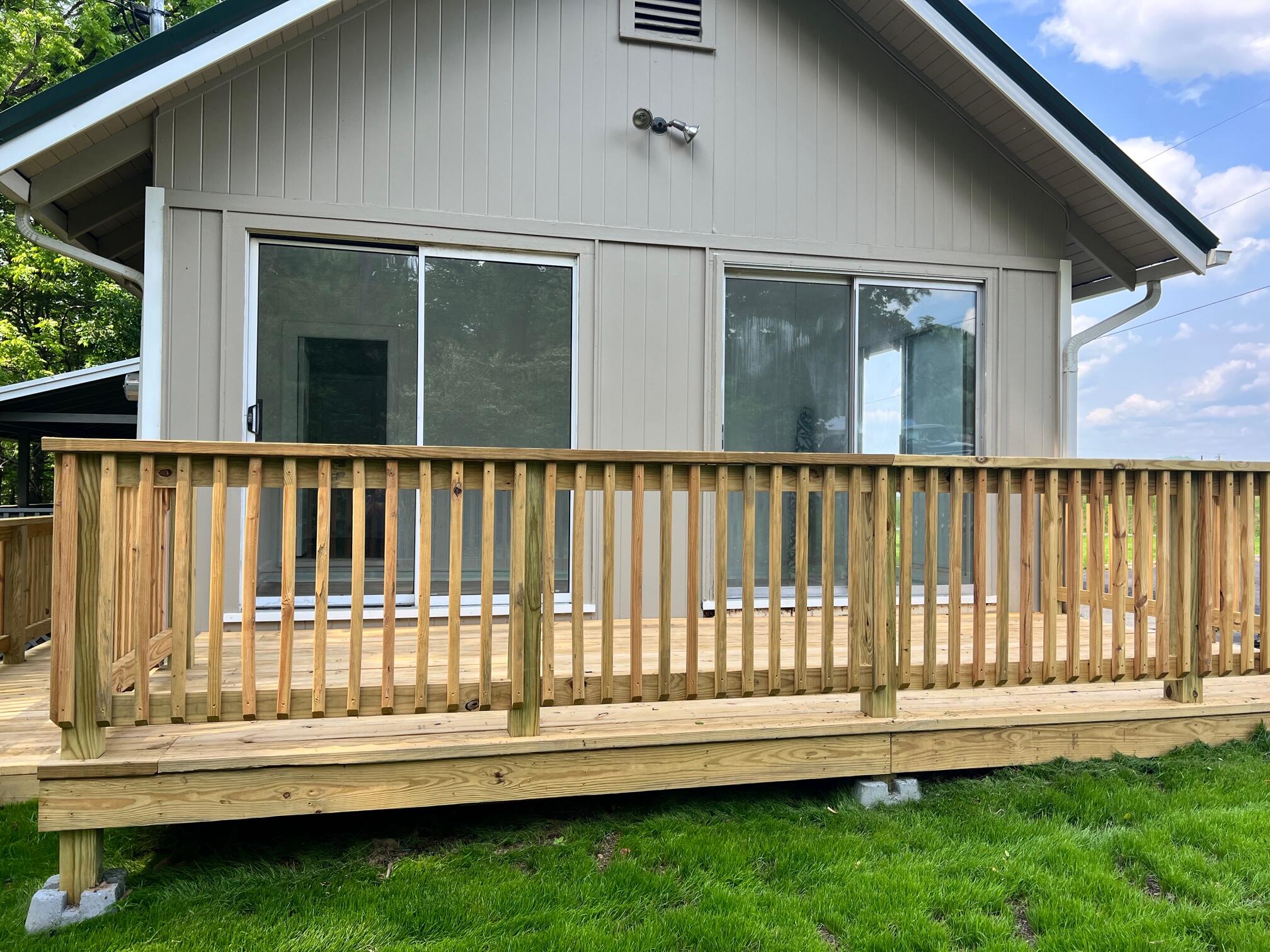 174 Hamilton Road Elizabethton, TN 37643 - Photo 23 of 31 Deck.On.Side