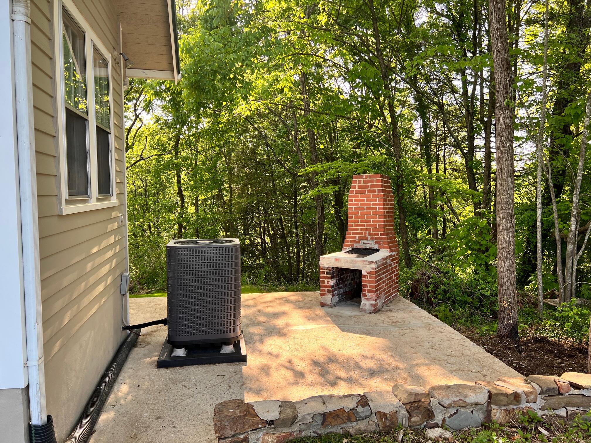 174 Hamilton Road Elizabethton, TN 37643 - Photo 26 of 31 Patio.Side