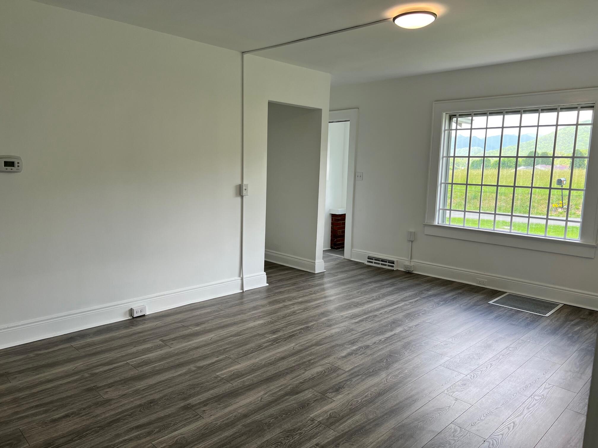 174 Hamilton Road Elizabethton, TN 37643 - Photo 4 of 31 Living