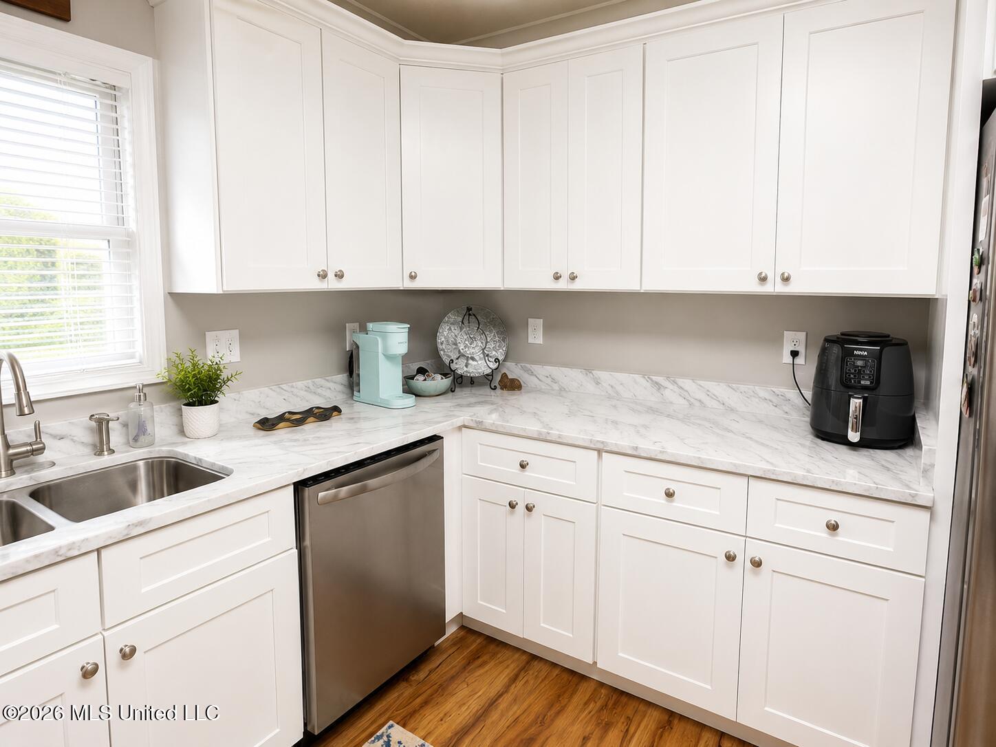 264 Forrest Avenue Biloxi, MS 39530 - Photo 6 of 15 kitchen