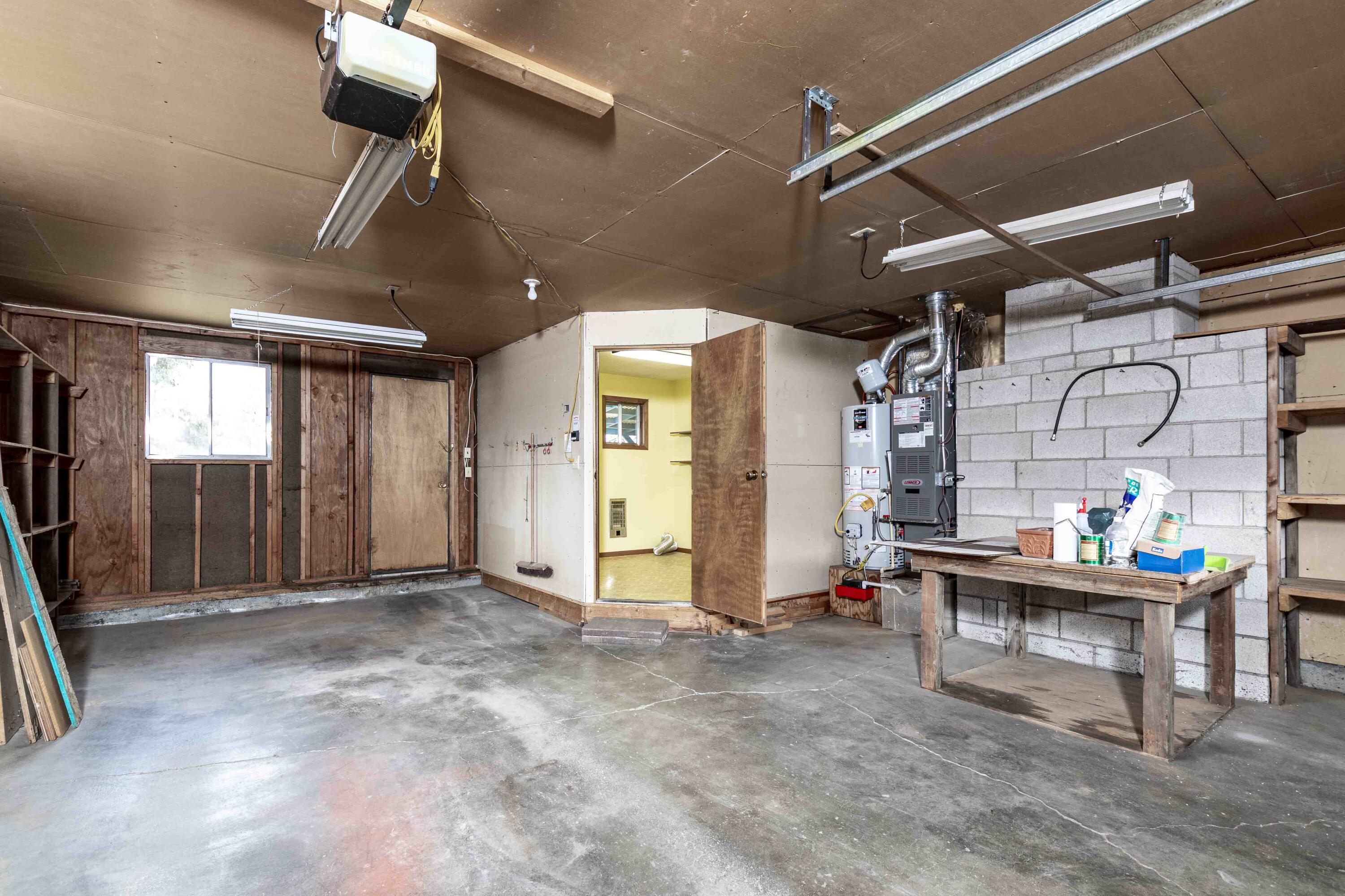 2199 Northeast Shepard Road Bend, OR 97701 - Photo 9 of 23 Garage