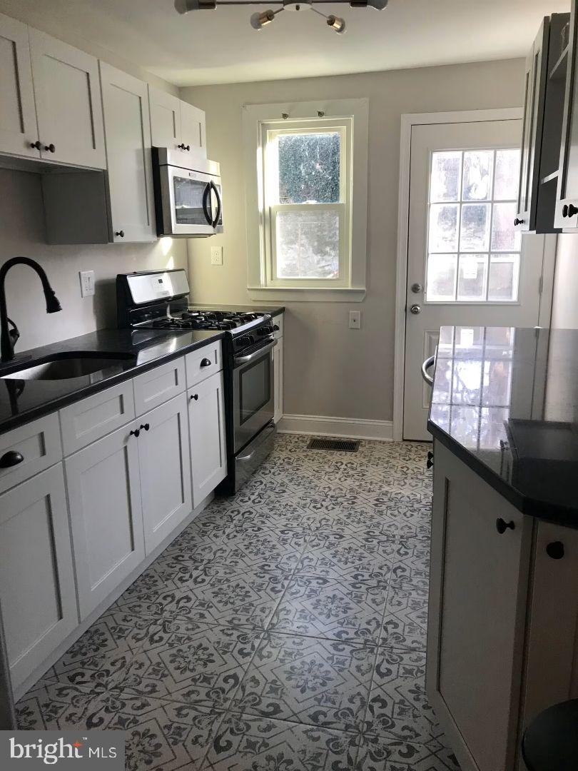 443 Ripka Street Philadelphia, PA 19128 - Photo 3 of 5 Charming kitchen with elegant tiles.