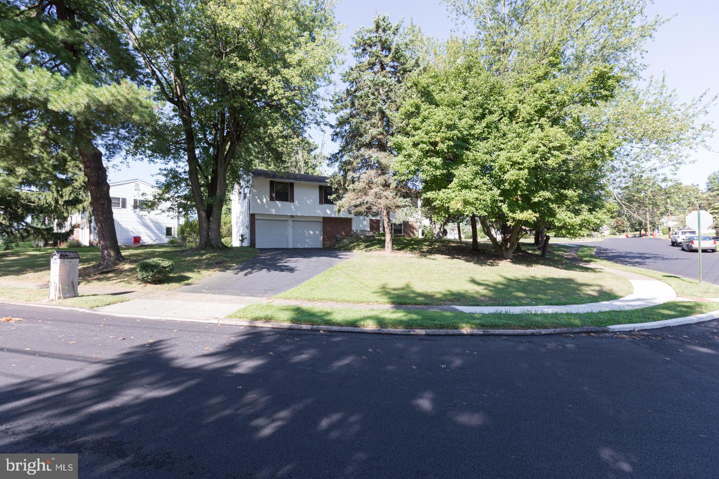 560 Lowell Road Warminster, PA 18974 - Photo 2 of 50