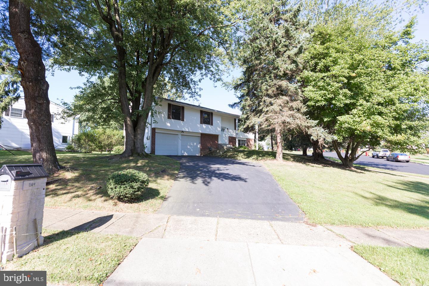 560 Lowell Road Warminster, PA 18974 - Photo 3 of 50