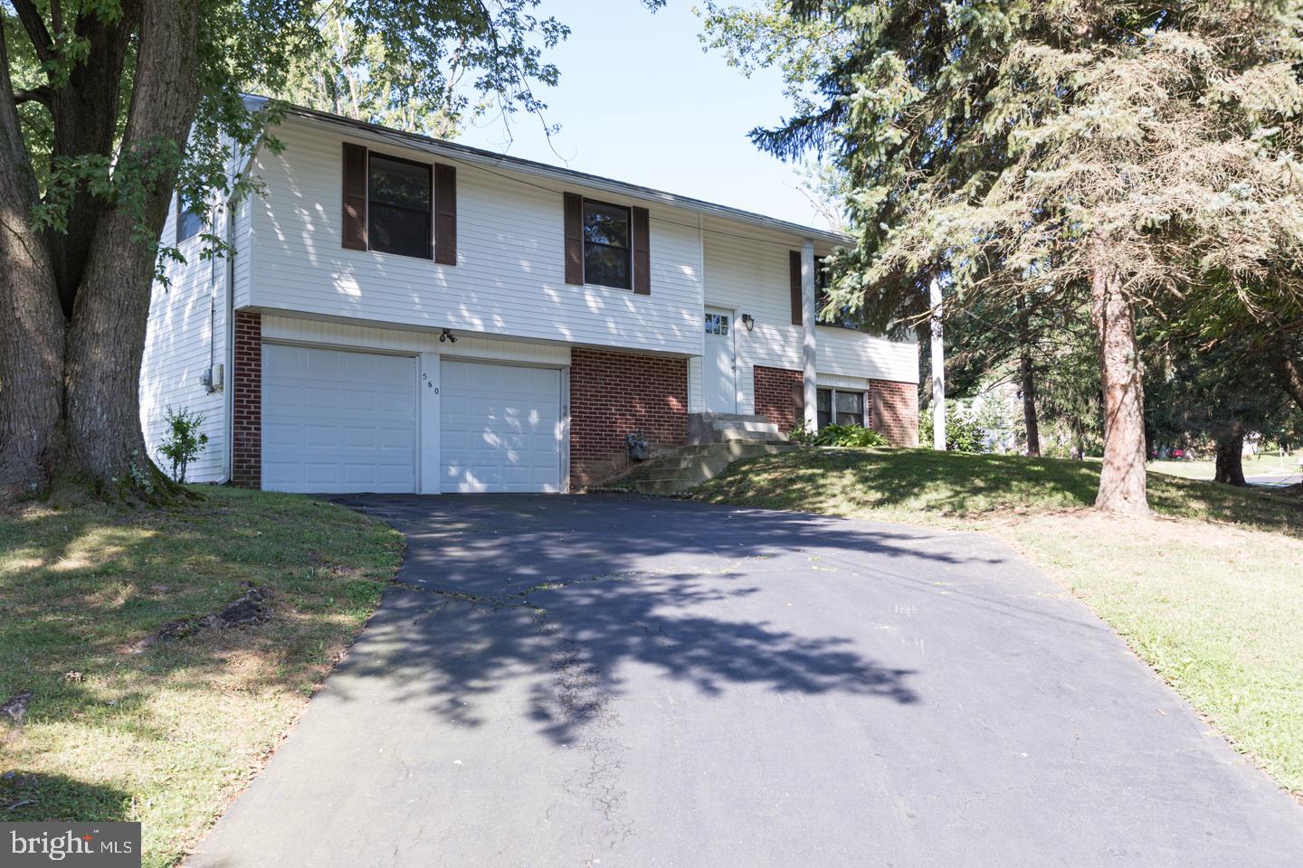 560 Lowell Road Warminster, PA 18974 - Photo 4 of 50