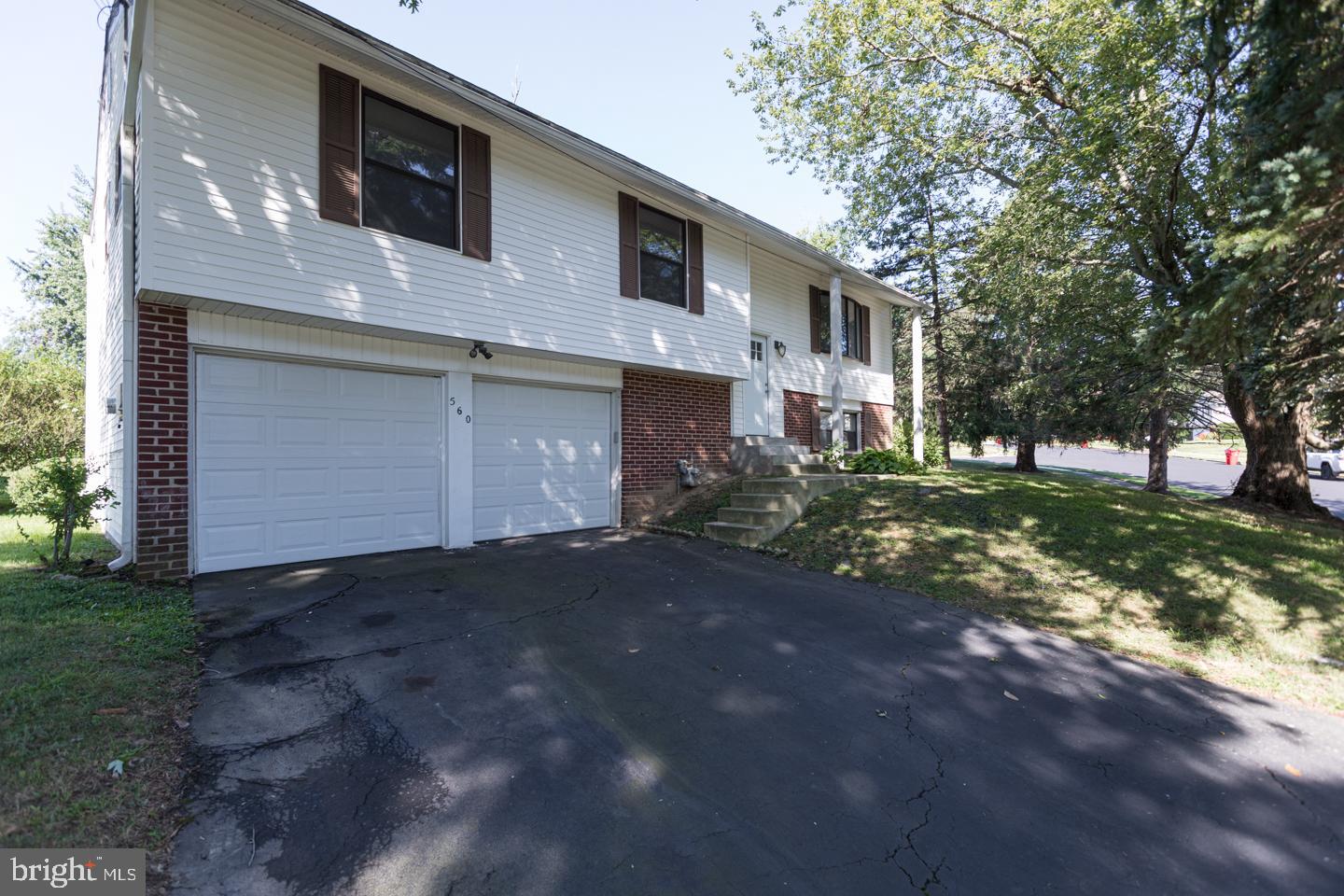 560 Lowell Road Warminster, PA 18974 - Photo 5 of 50