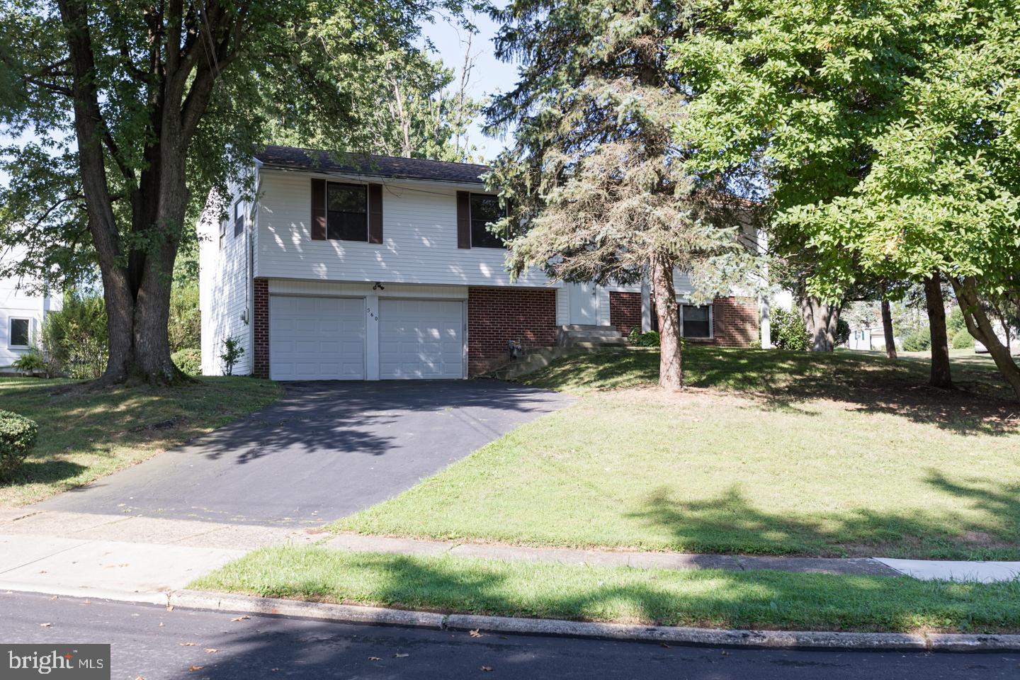 560 Lowell Road Warminster, PA 18974 - Photo 6 of 50