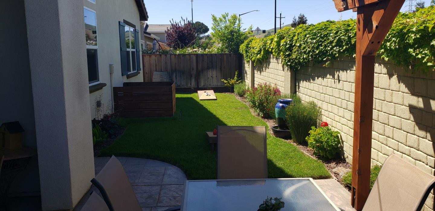 931 Puma Way Gilroy, CA 95020 - Photo 25 of 27 a view of a backyard with plants