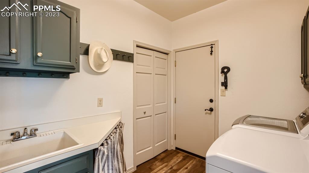 65 Pontiac Loop Monument, CO 80132 - Photo 22 of 49 a bathroom with a sink and a mirror