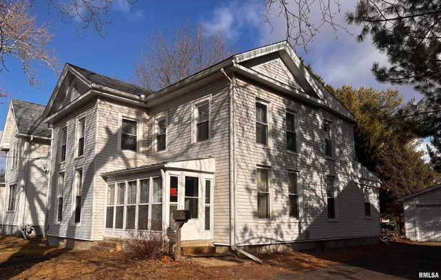 $117,500 | 427 Day Street, Galesburg, IL 61401