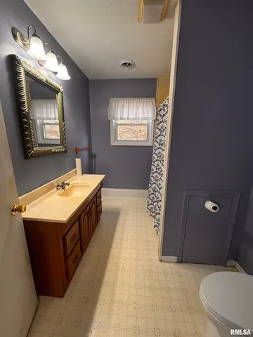 $117,500 | 427 Day Street, Galesburg, IL 61401