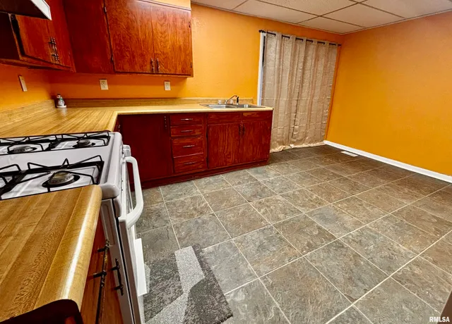 $117,500 | 427 Day Street, Galesburg, IL 61401