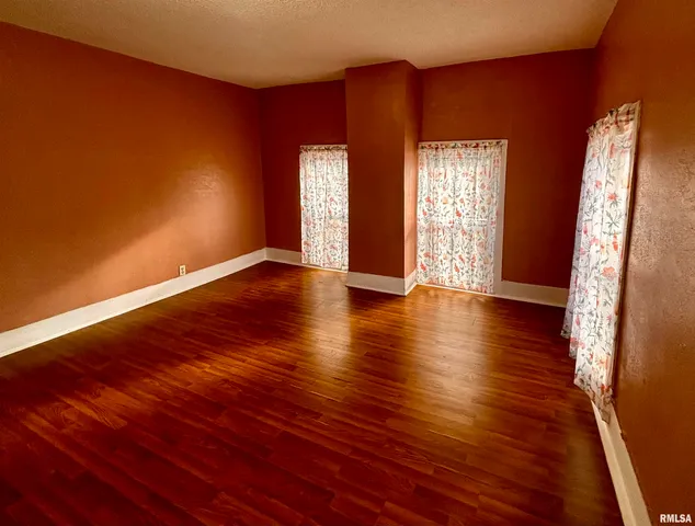 $117,500 | 427 Day Street, Galesburg, IL 61401