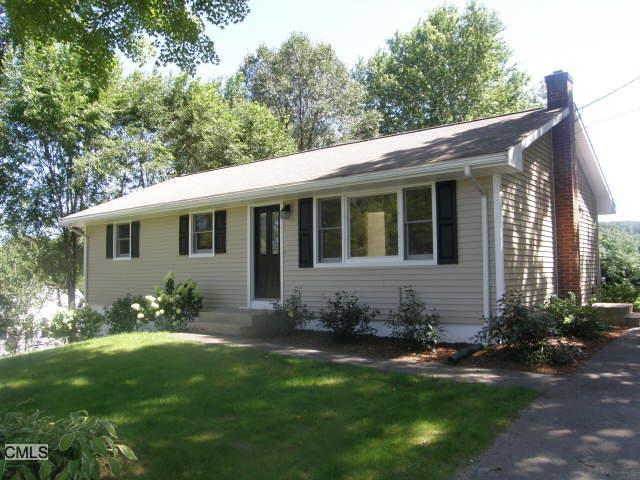 a view of a house with a yard